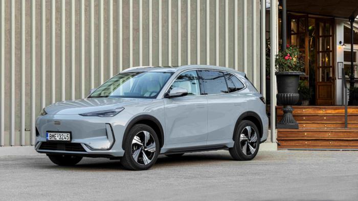 Νέα γκάμα Geely E5: Μεγαλύτερη μπαταρία 68 kWh, αυτονομία 475 χλμ. και τιμή από €27.990